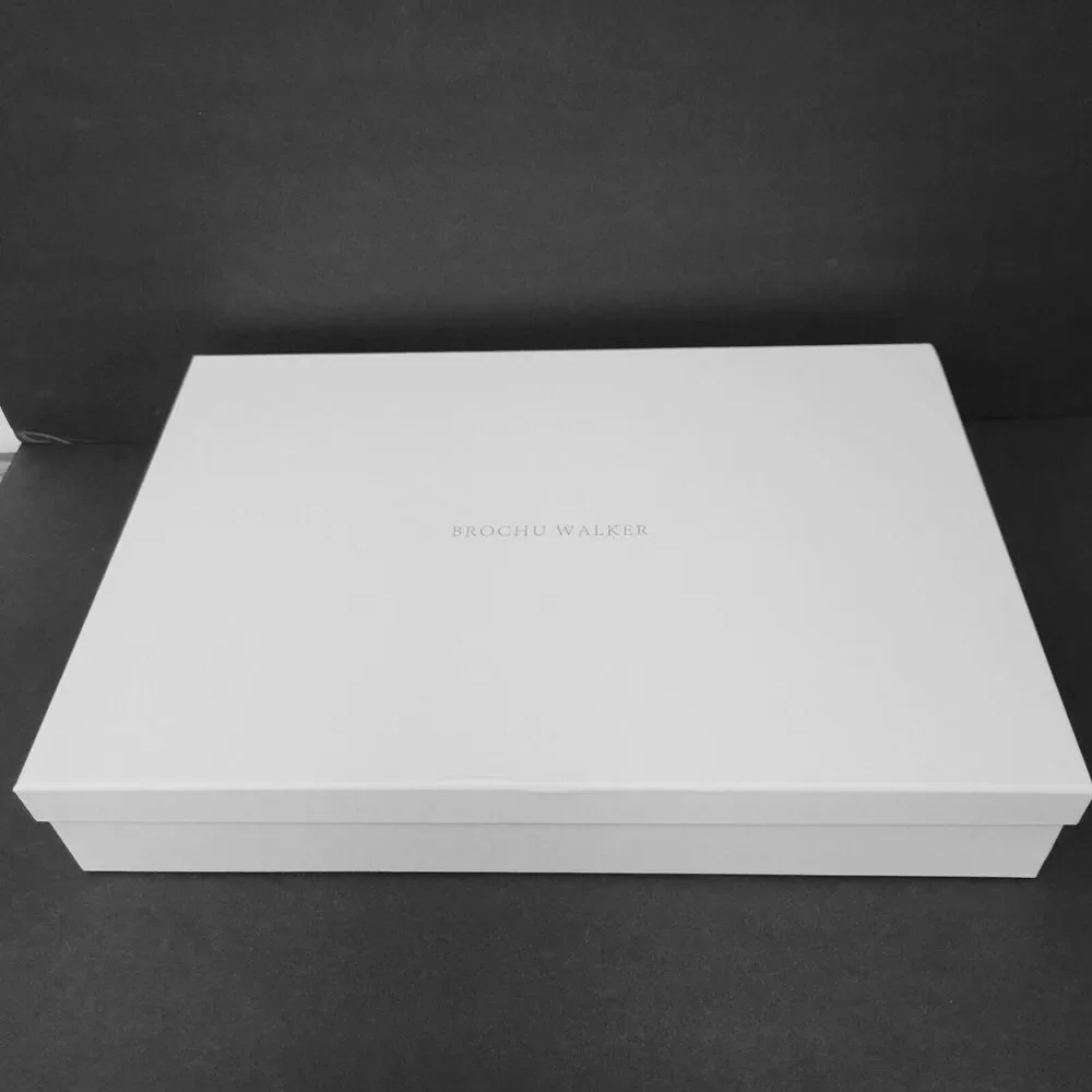 Brochu Walker White Empty 17